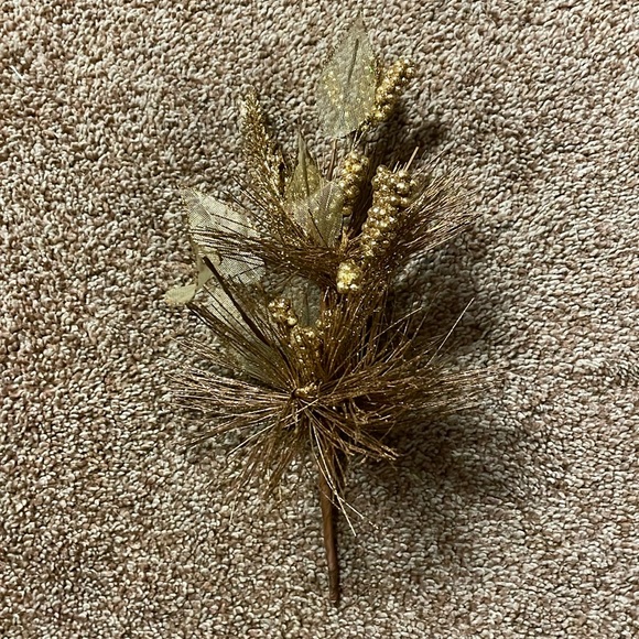 Golden Floral Pick - Picture 1 of 3